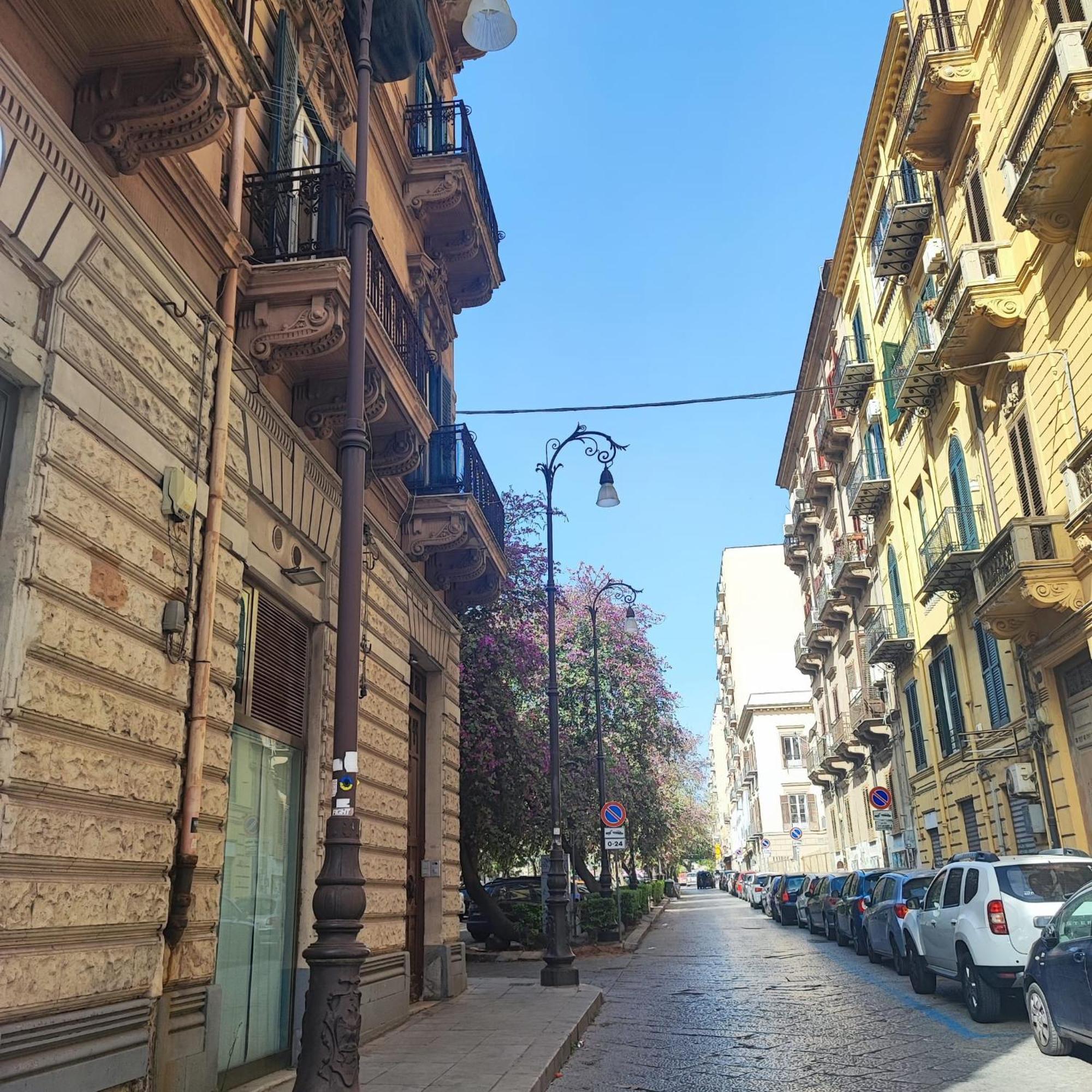 Casa Vacanze Da Ruggero Al Massimo Palermo Luaran gambar