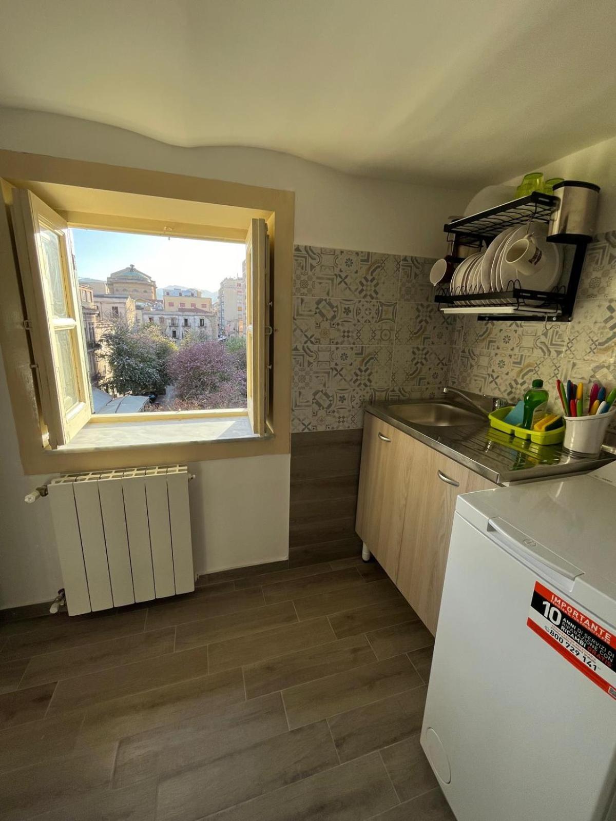 Casa Vacanze Da Ruggero Al Massimo Palermo Luaran gambar